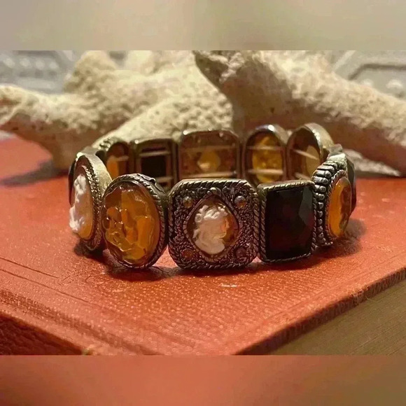 Vintage Victorian  Cameo Bracelet with Flexibility (Elastic) Smokey Stones - Picture 5 of 9